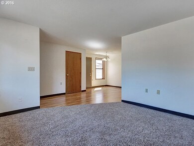 1532 E 3rd St, Newberg, OR 97132 - photo 7