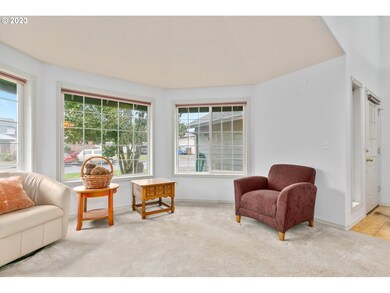 Living Room/Entrance