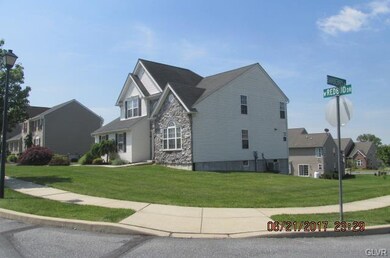 4146 Redbud Dr W, Whitehall, PA 18052 - photo 2