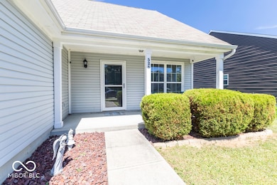 528 Genisis Dr, Whiteland, IN 46184 - photo 2