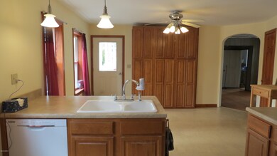 Huge Eat-in kitchen