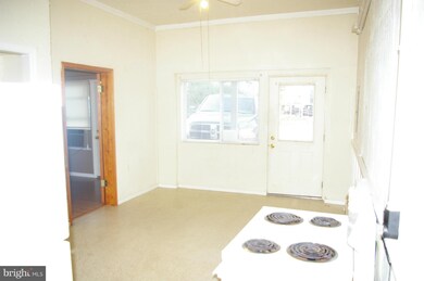 270 N Washington St unit F/G, Berkeley Springs, WV 25411 - photo 4