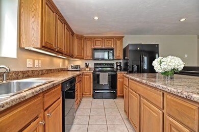 8 Plain St unit 8, Bellingham, MA 02019 - photo 4