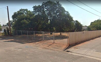 Fully fenced lot