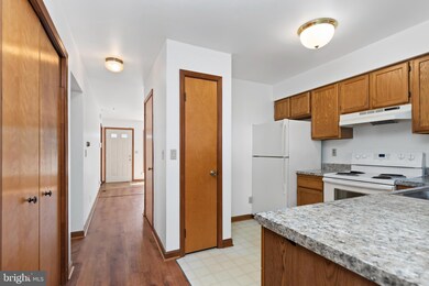 98 Tory Cir, Enola, PA 17025 - photo 6