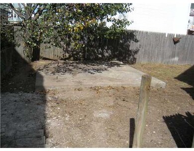 7 Paisley St, Pawtucket, RI 02860 - photo 4