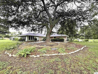 111 Burnside Dr, Tallulah, LA 71282 - photo 7