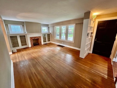 Entry/ Living room