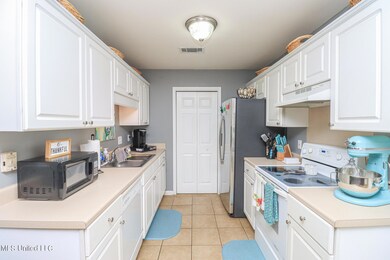 317 Swan Dr 4