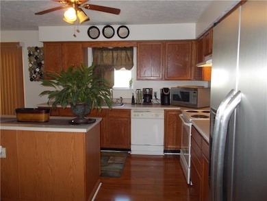 KITCHEN WITH ISLAND