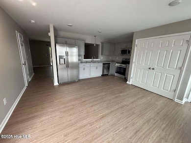 1226A Masters Ln unit B, Greenville, NC 27834 - photo 3