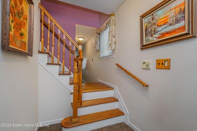 822 Rathbun Ave, Staten Island, NY 10309 - photo 4
