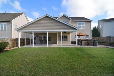 Entertainers Paradise! Flat yard that is fully fen