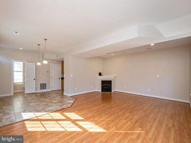 10903 Maple St, Fairfax, VA 22030 - photo 4