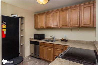 709 Copperbush Anchorage AK-large-005-Ki