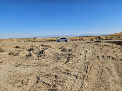pic 1 Avenue F dirt rd looking south