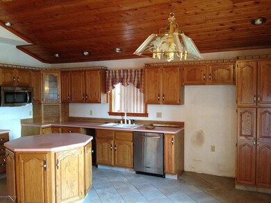 420 Throop St, Dunmore, PA 18512 - photo 6