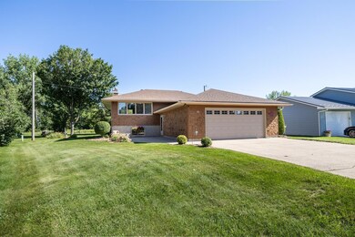 10 Hillcrest Ct SW, Pine Island, MN 55963 - photo 3