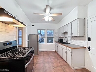 3365 E Scarborough Rd unit 2, Cleveland, OH 44118 - photo 2