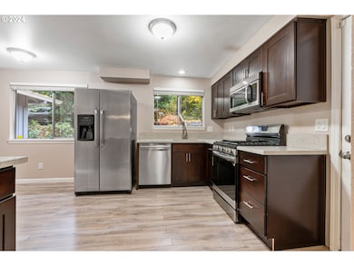 3139 SW Freeman St, Portland, OR 97219 - photo 2