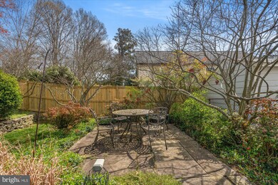 902 Neal Dr, Alexandria, VA 22308 - photo 5