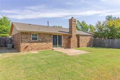 1104 NE 24th St, Moore, OK 73160 - photo 7