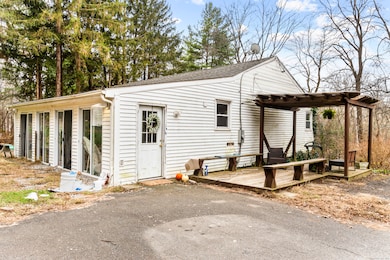 523 Chamberlain Hill Rd, Higganum, CT 06441 - photo 2