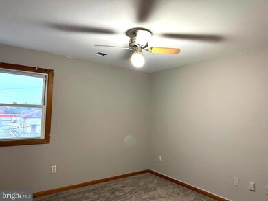 31 E Logan Ave unit 3RD FLOOR, Glenolden, PA 19036 - photo 5