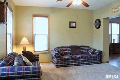 1441 W 8th St, Davenport, IA 52802 - photo 4