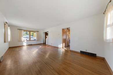 15 Dining_living.jpg