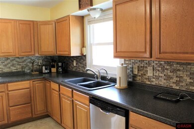 427 N Franklin St, New Ulm, MN 56073 - photo 2