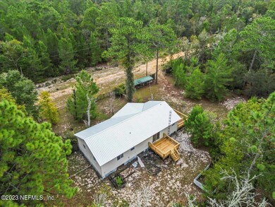 323 Palm St, Interlachen, FL