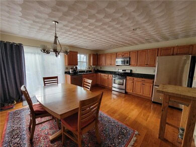 27 Evergreen St unit A, Providence, RI 02906 - photo 3