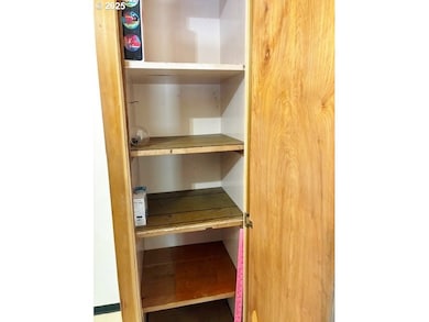 913 NW Ellis Ave, Pendleton, OR 97801 - photo 7