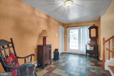 537 Weidman Ave, Reading, PA 19608 - photo 3