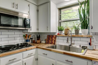 210 W Pioneer St, Wake Village, TX 75501 - photo 5