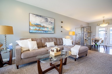 listing pic, living 2