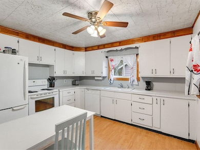 15 Walnut St, Saint Albans, VT 05478 - photo 5