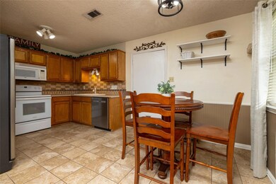 1606 Bonner Rd, Gainesville, TX 76240 - photo 7