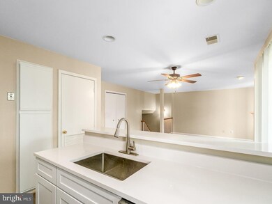 12905B Lee Jackson Memorial Hwy unit B, Fairfax, VA 22033 - photo 6