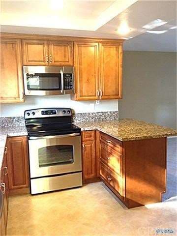 Remodeled kitchen with new SS appliances!