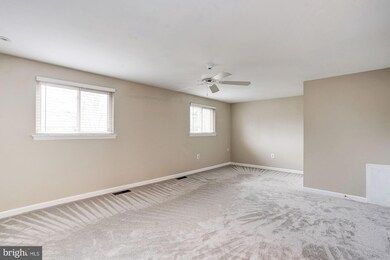 9637 Lindenbrook St, Fairfax, VA 22031 - photo 4