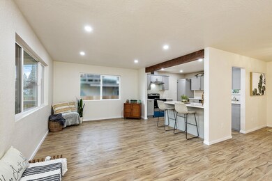 916 SW L St, Grants Pass, OR 97526 - photo 6