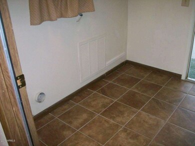 Indoor laundry (2)