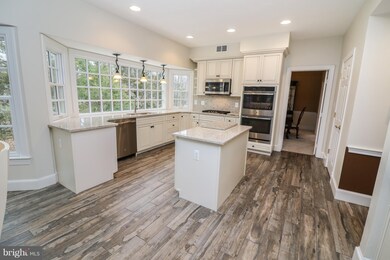 6851 Smithfield Ct, Centreville, VA 20120 - photo 6