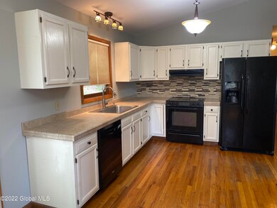 7 McDonald Ln, Rensselaer, NY 12144 - photo 2