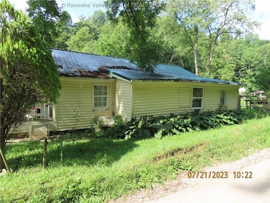 13 Beechie Fork Rd, Alum Creek, WV 25003 - photo 6