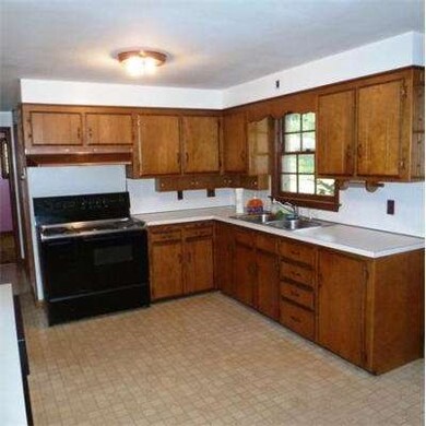 207 Telegraph Ave, Chicopee, MA 01020 - photo 7