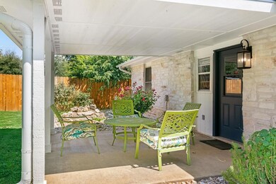 512 W Hackberry St, Fredericksburg, TX 78624 - photo 3