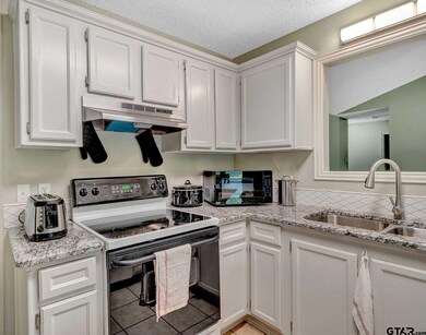 2641 2641 Shady Bluff, Tyler, TX 75707 - photo 3